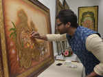 Artist displays for Make in India