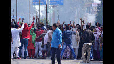 Arvind Kejriwal holds emergency meet as Jat protests hit Delhi water supply