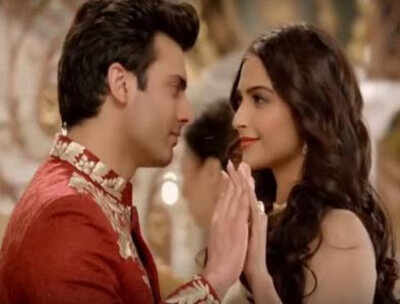 Fawad romances Sonam in Pakistani advertisement