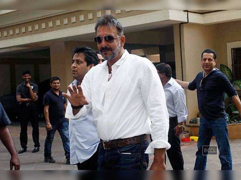 Hirani to shoot Sanjay Dutt right when he walks out of prison