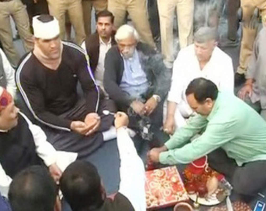 
Great Khali performs Puja ahead of his wrestling match
