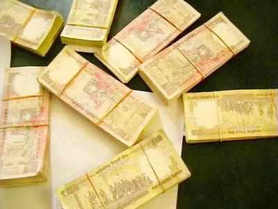 BSF seizes fake currency near Bangla border in WB