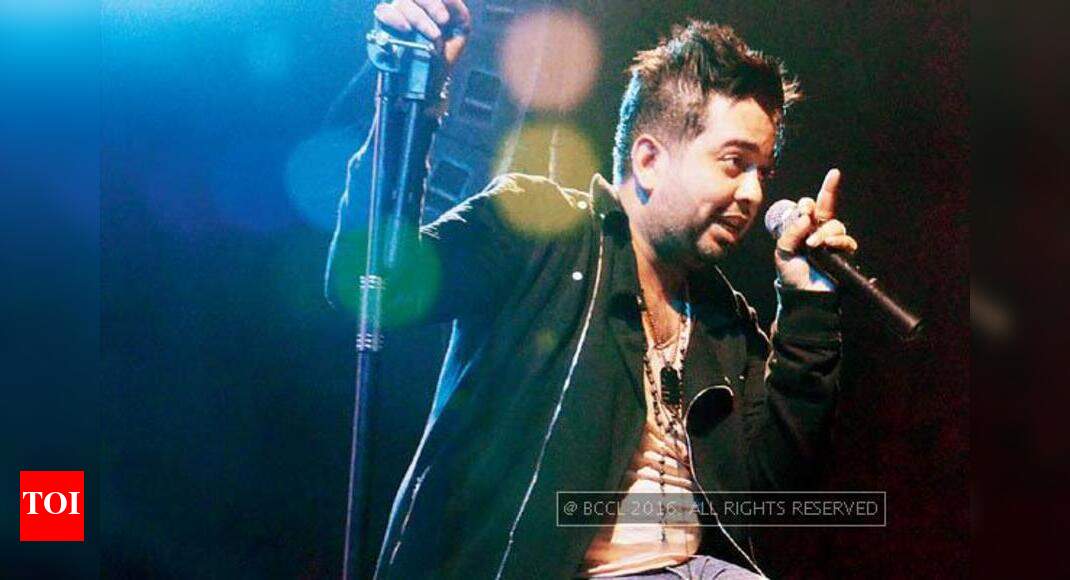 Indo-Pak band Raeth performs at 'Tempest 2016' in Delhi | Events Movie ...