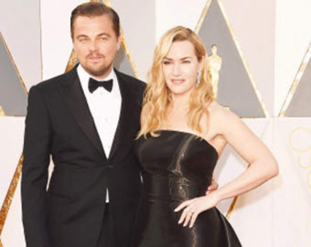 
Leonardo DiCaprio, Kate Winslet reunite at the Oscars red carpet
