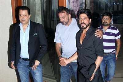 Shah Rukh Khan and Sanjay Dutt's emotional moment!