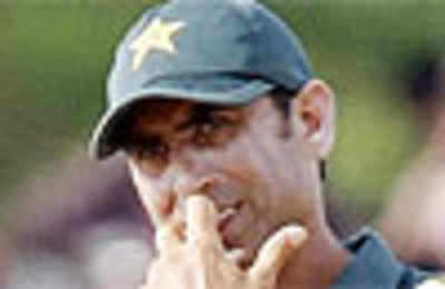 Younis quits captaincy after grilling by MPs