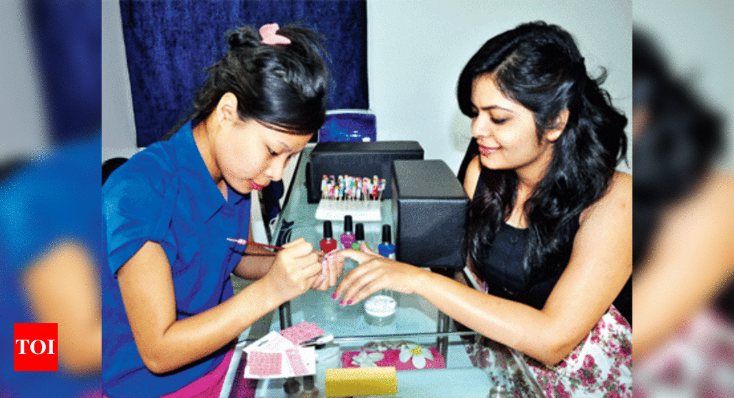 Nail extension in Howrah-Ankita Mukherjee 8240719880 – Nail extension in  Howrah,nail house, nail design,nail art design,spa in howrah
