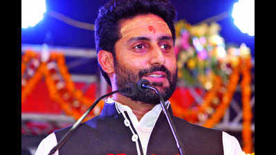 Abhishek Bachchan addresses the students at Banaras Hindu University festival 'Spandan '