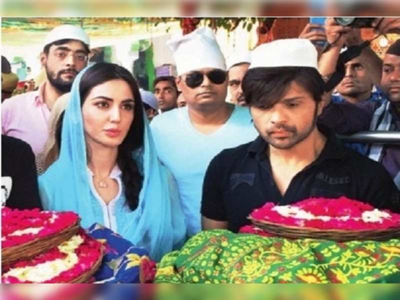 Himesh, Farah Karimaee visit Ajmer Sharif for Teraa Surroor