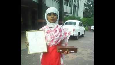 Teen Muslim girl gets bravery award for saving Hindu classmate from kidnappers