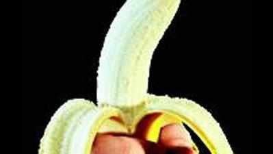 Cops go bananas, hospitalised after fight over fruit
