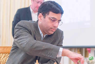 Viswanathan Anand draws with Hikaru Nakamura to stay in joint lead