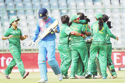 World T20: Pakistan women beat below-par India via D/L method