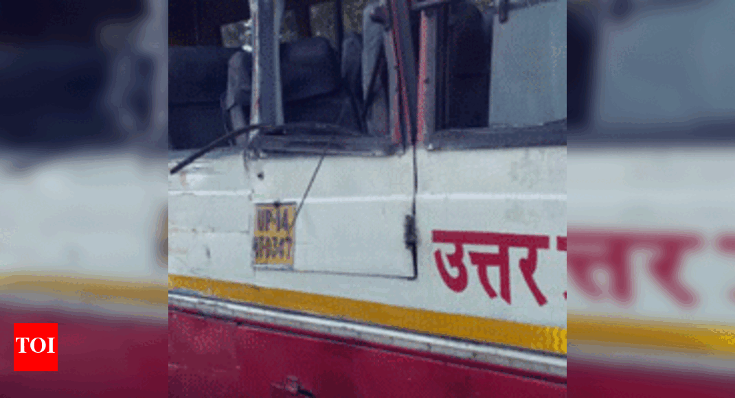 5 killed, 6 injured after bus collides with truck in Meerut | Meerut ...