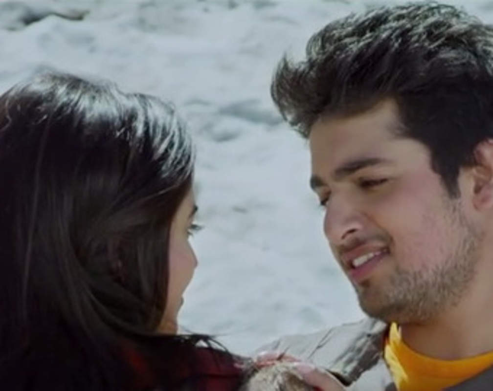 
Awesome Mausam: 'Kaisi Yeh Pyaas Hai' video song
