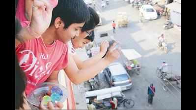 Delhi teen topples from balcony while throwing water balloons