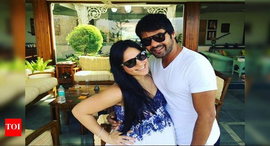 Shabbir Ahluwalia Shares First Pic Of His Newborn Son Azai Times Of India shabbir ahluwalia shares first pic of
