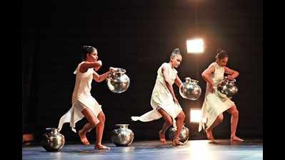 Jaipur audience enjoys unique dance show at music festival Navras