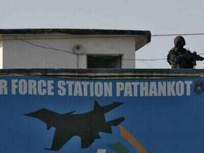 Pakistan's Pathankot probe team, with ISI official, reaches India