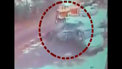 On camera: Doctor in Mercedes goes on rampage