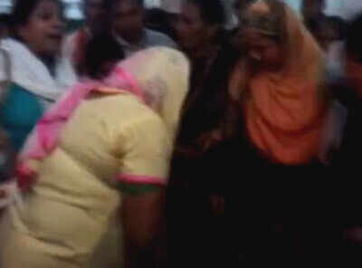 SP women workers thrash patients in govt hospital