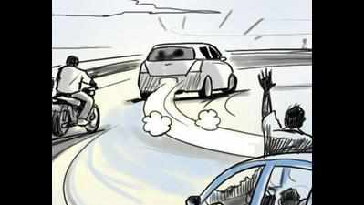 Man changing car tyre robbed of Rs 10L, laptop