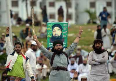 Hanged killer Mumtaz Qadri’s supporters refuse to end Islamabad stand-off