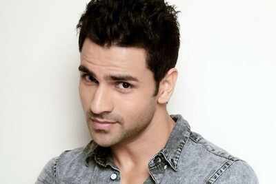 Vivek Dahiya opposite Mona Singh in Kavach