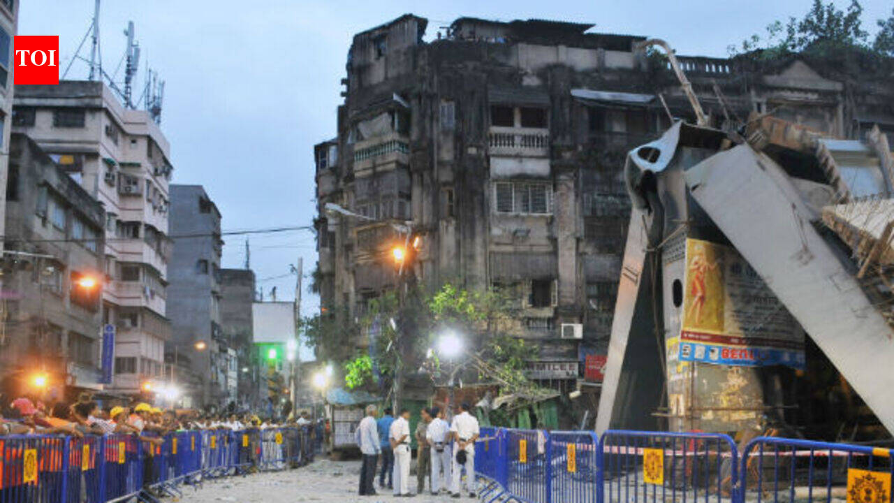 Kolkata flyover collapse - The Times of India