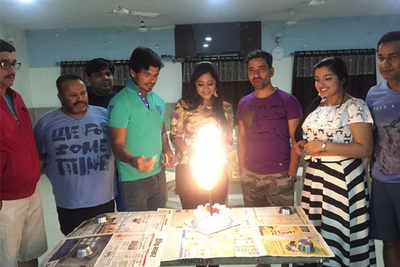 Shubhi Sharma celebrates her birthday on 'Ram Lakhan' sets