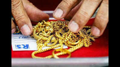 Fake cops rob elderly of Rs 1.35L jewellery | Nashik News - Times of India