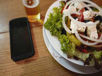 Mocktale: New smartphone launched that cooks food for you