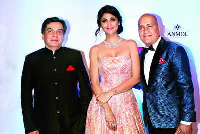 Shilpa Shetty sizzles at jewellery brand celebration in Mumbai