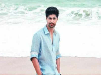 Tanuj Virwani sports a ripped physique in 'One Night Stand'