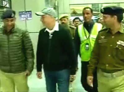 NIT protest: Anupam Kher stopped at Srinagar airport