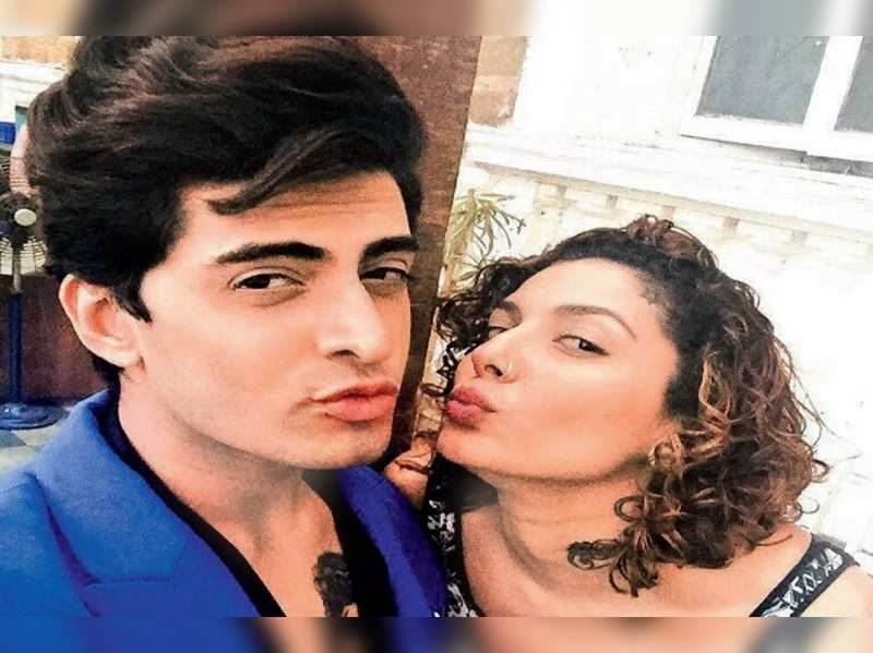 Best Friends Sushant And Diandra Will Act With Zeenat Aman Times Of India