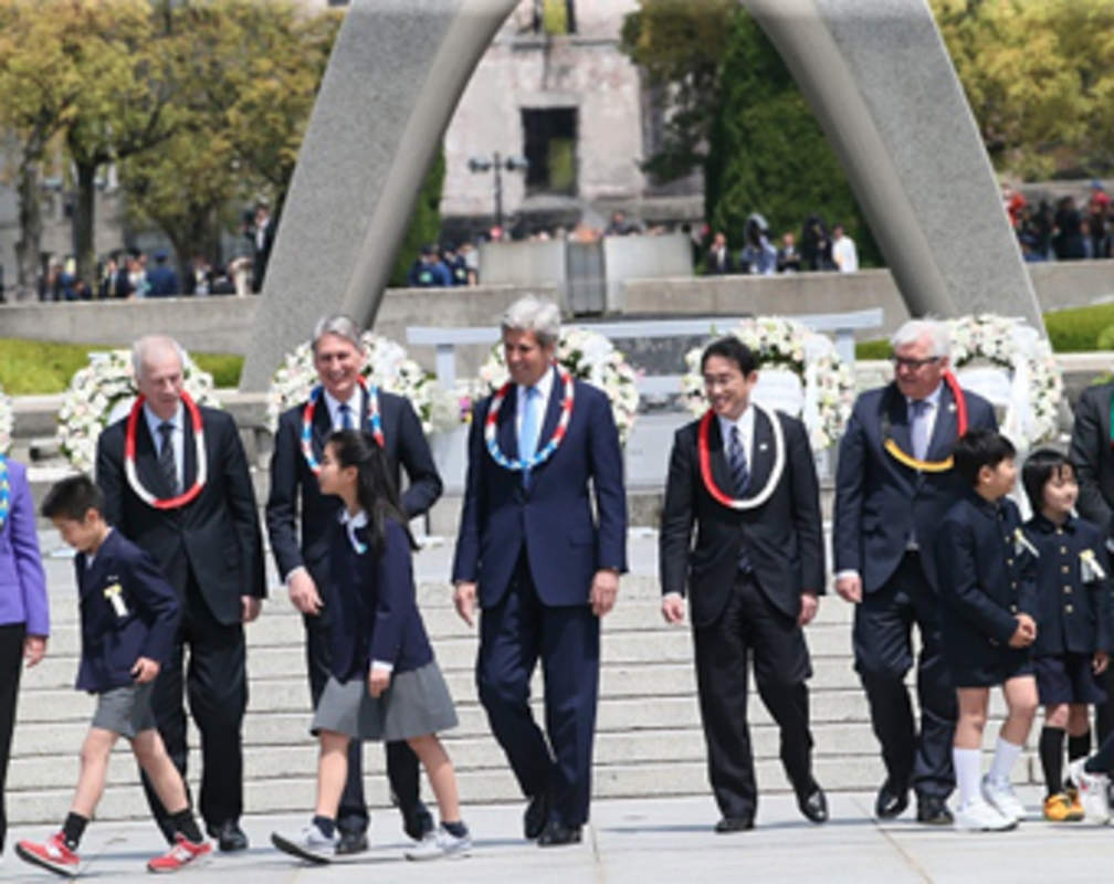
John Kerry visits Hiroshima atomic bomb memorial
