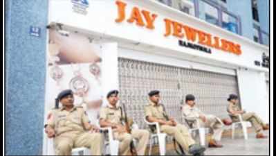 Guj jewellers seize golden chance, go on vacation