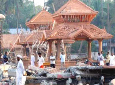 5 members of Kerala's Puttingal temple trust surrender