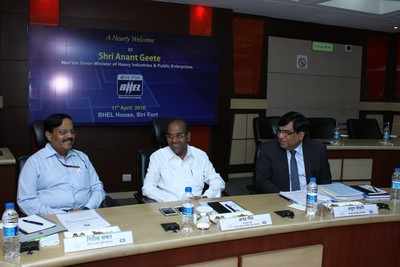 Anant Geete reviews performance of BHEL