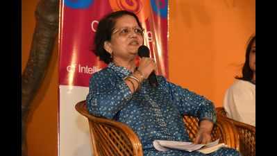 A moving talk by Meera Shenoy at Manthan, Hyderabad
