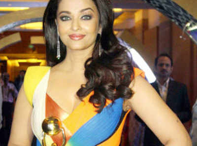Aishwarya Rai Bachchan wins Global Indian of the Year award