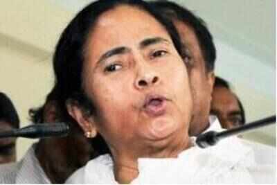 Mamata accuses Modi of trying to unleash CBI, criticises EC