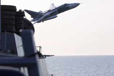 Russian jet manoeuvres close to US spy plane