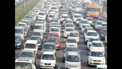 Delhi High Court wants AAP govt's response to plea against odd-even scheme