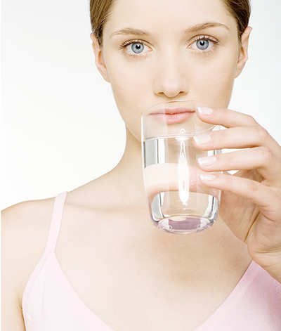 Benefits of drinking a glass of water early morning