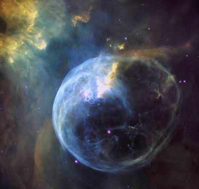 Hubble spots super-hot star 'inflating' giant bubble