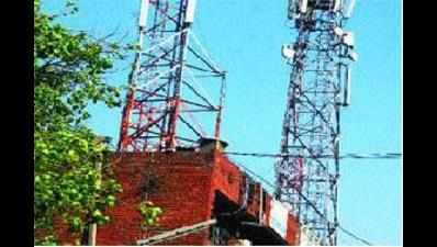 Grilling by cops prompts girl to climb cellular tower