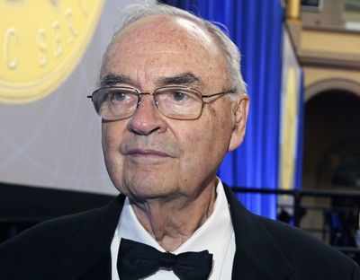 Former US Senator Harris Wofford, 90, to marry male partner