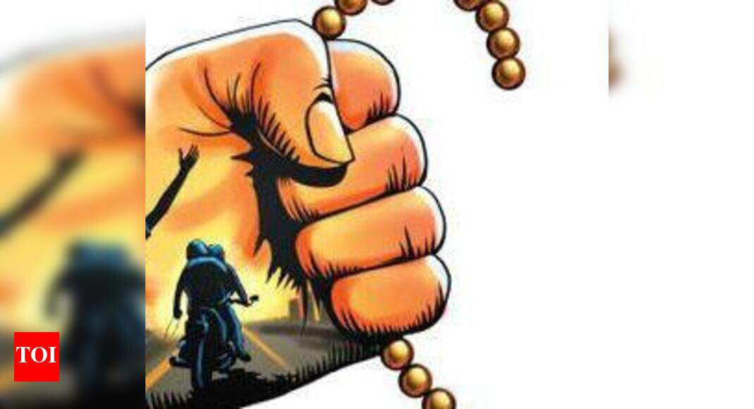 Woman, 72, chases burqa-clad thieves in auto, gets back her chain ...